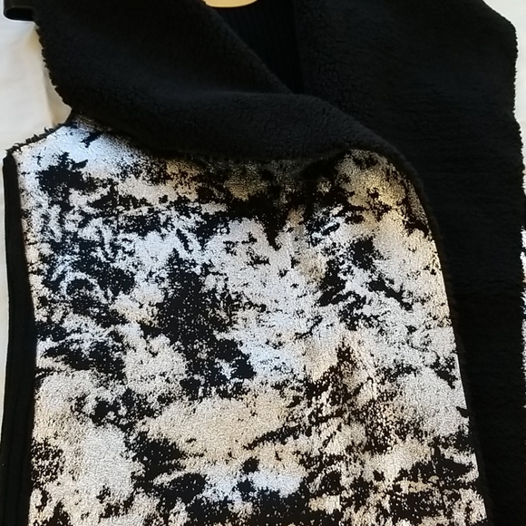 Mesh + Lace Sherpa Black & Silver Vest - Picture 10 of 16